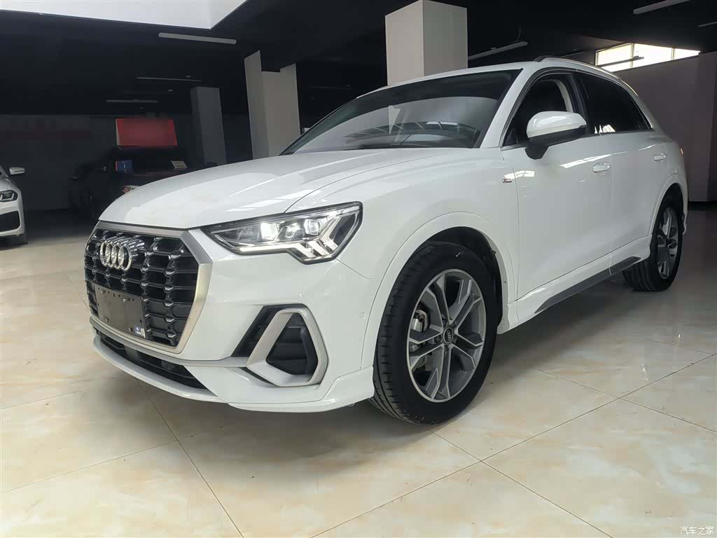 Audi Q3, 2022 2