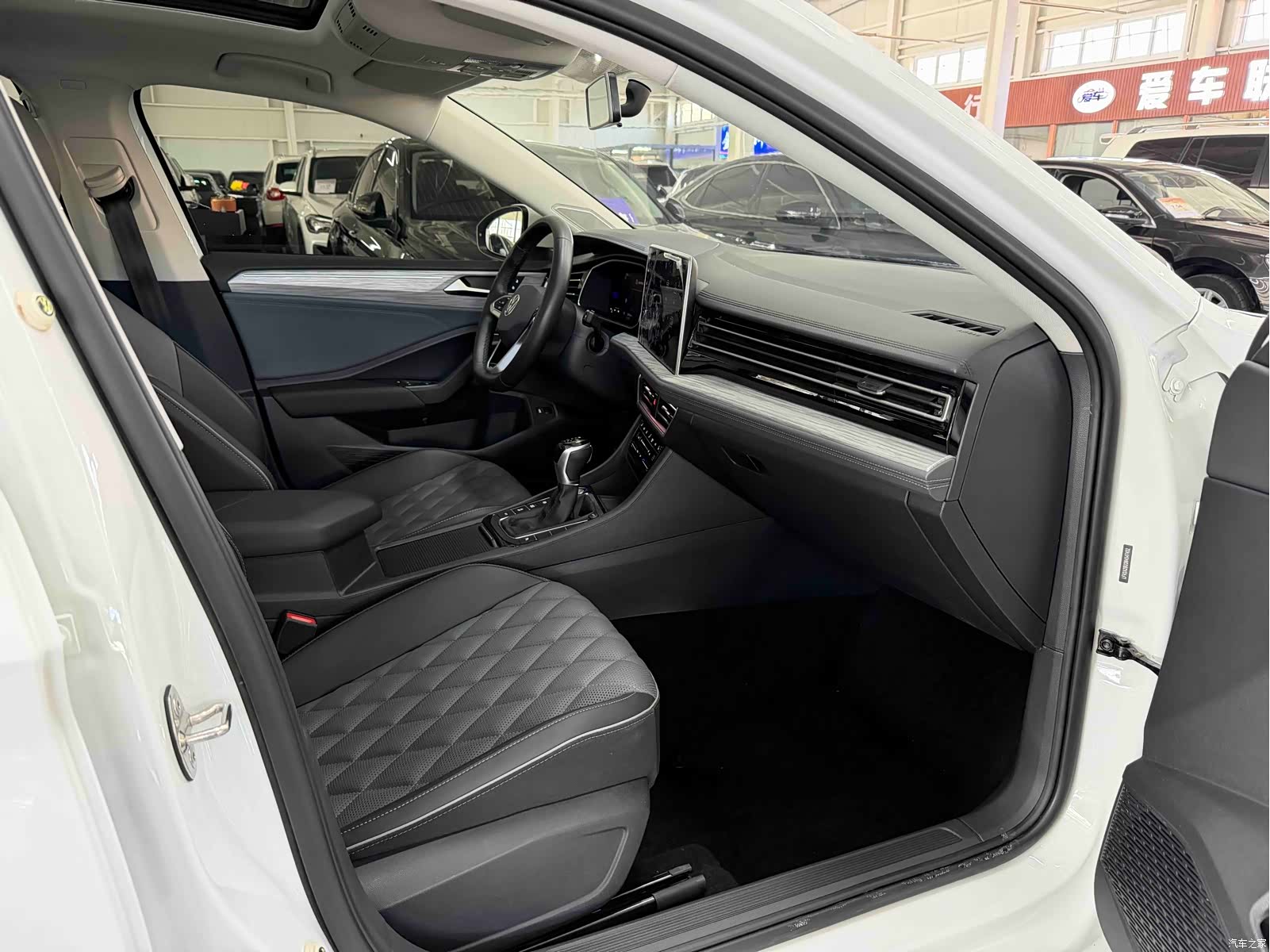 Volkswagen Sagitar, 2022 16