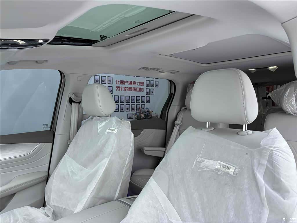 Roewe iMAX8, 2025 27