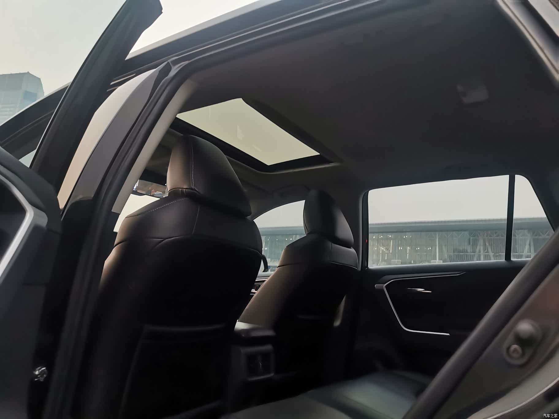 Toyota RAV4, 2022 9
