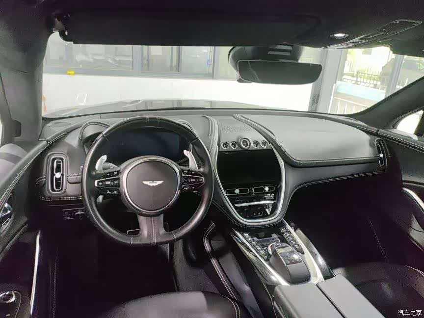 Aston Martin DBX, 2021 4