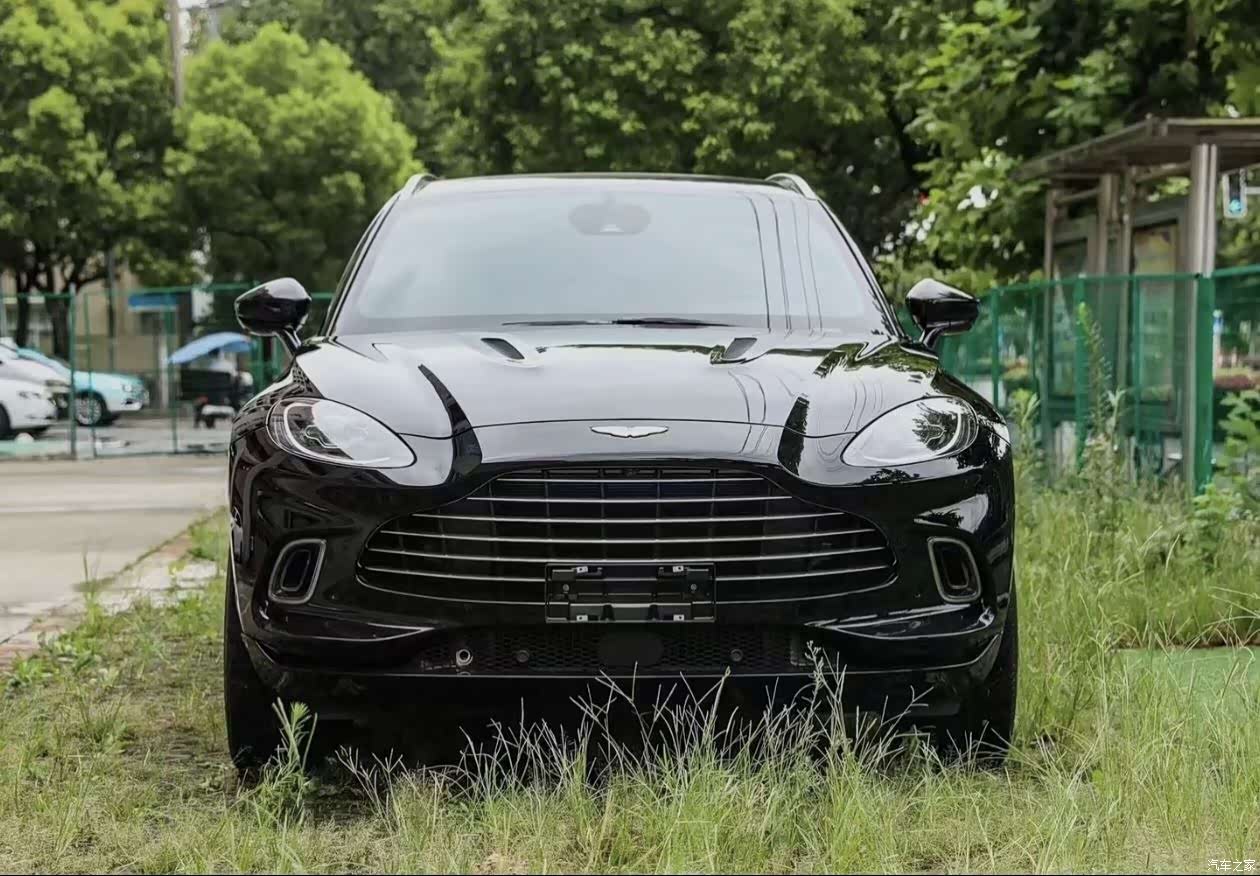 Aston Martin DBX, 2021 2