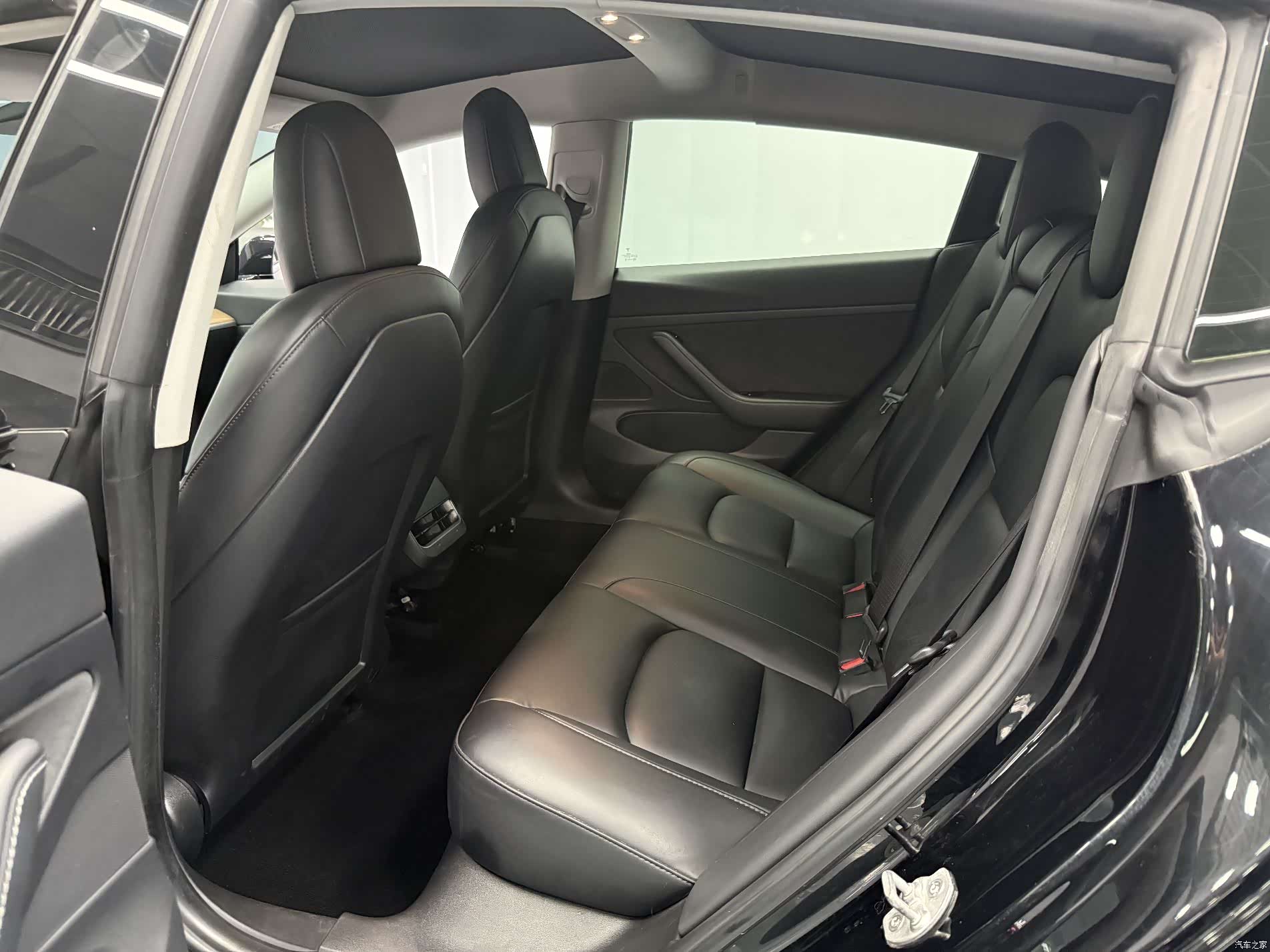Tesla Model 3, 2020 7