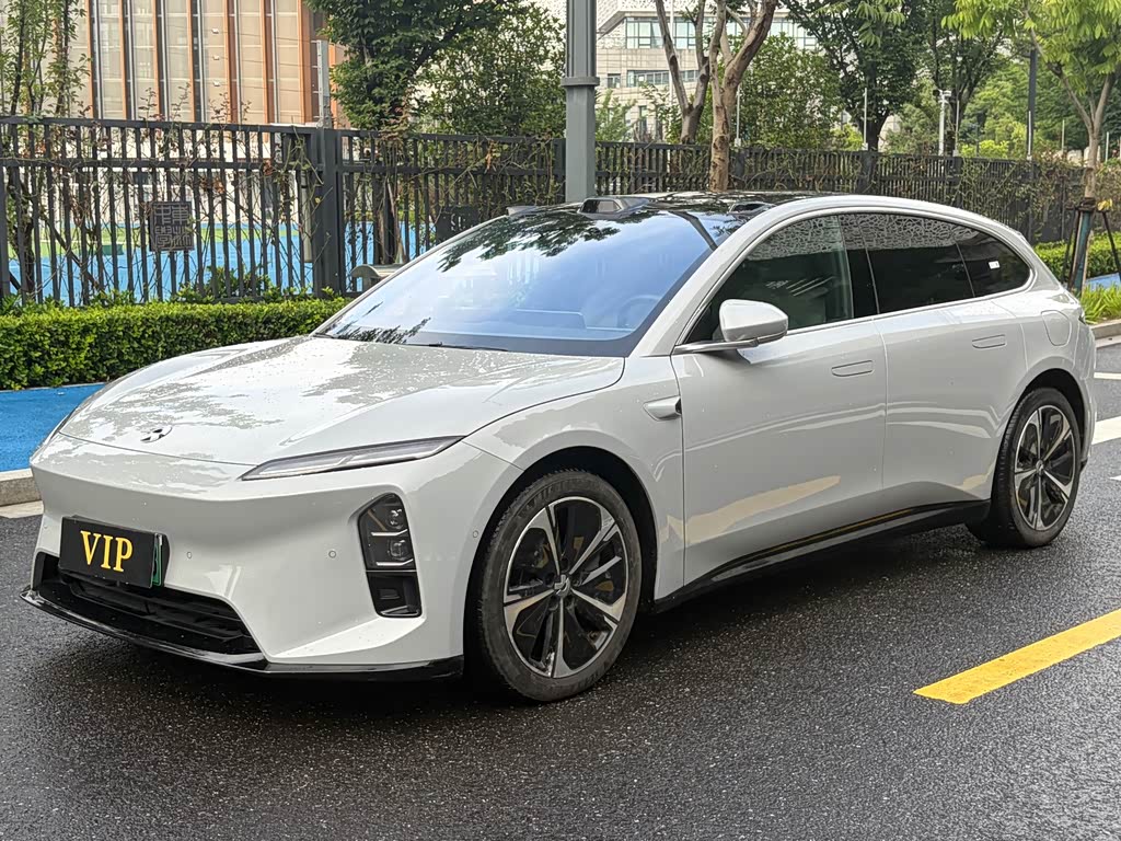 NIO ET5