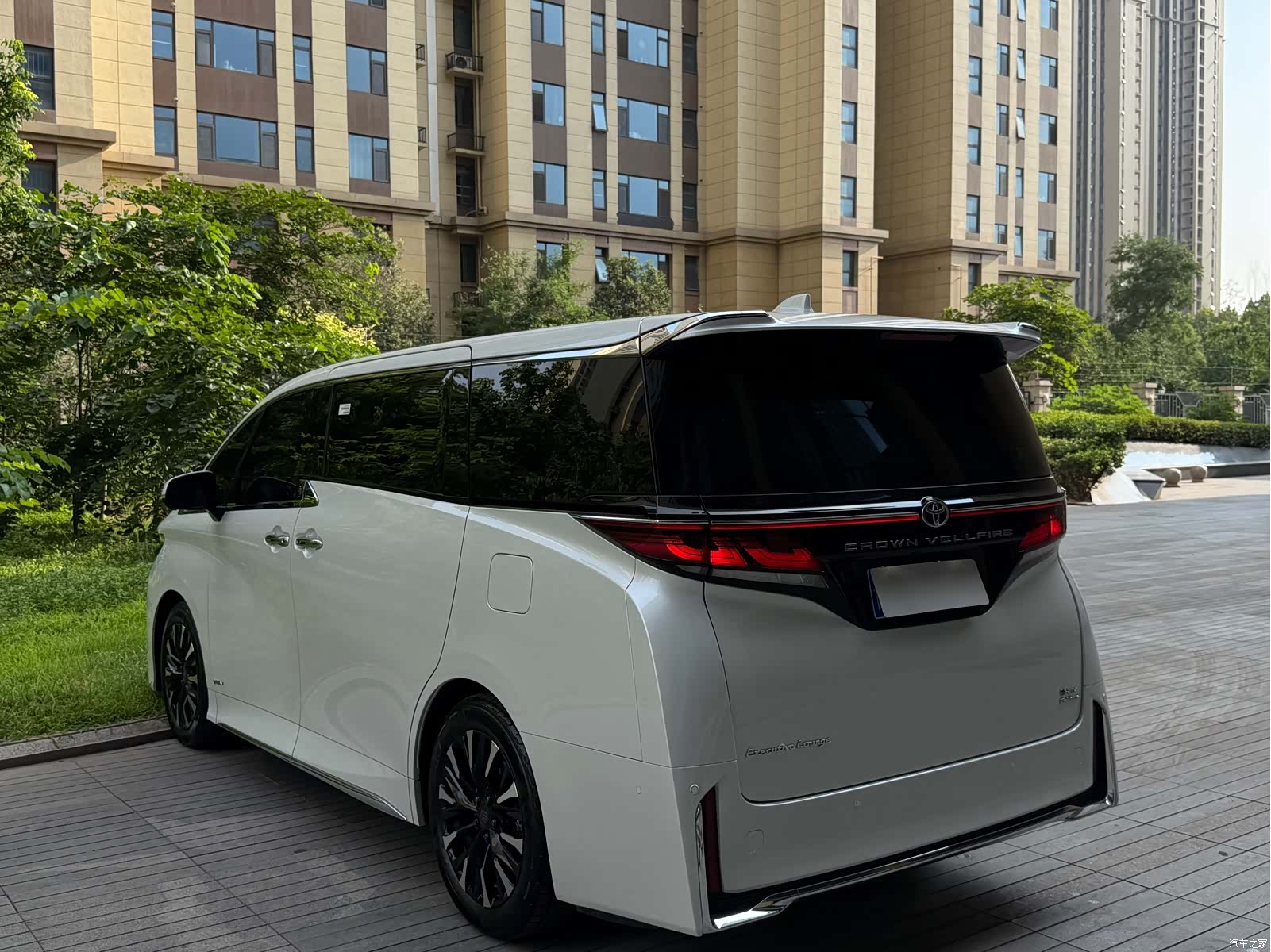 Toyota Vellfire, 2025 все фото