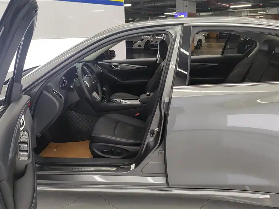 Infiniti Q50L