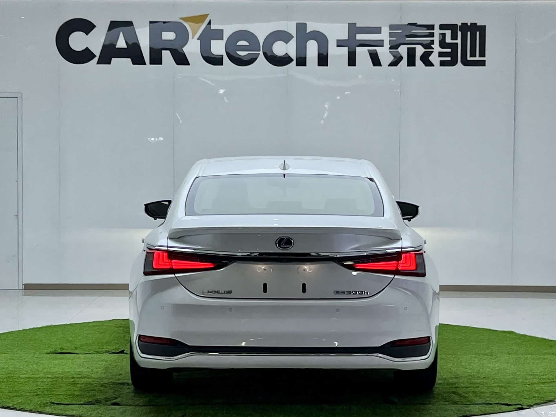 Lexus ES, 2018 9