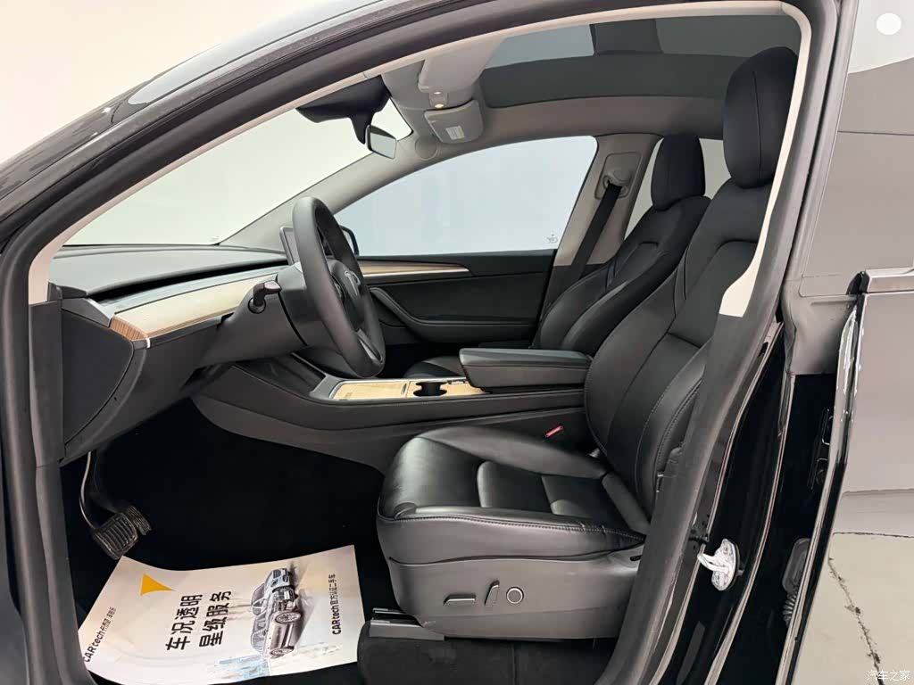 Tesla Model Y, 2023 15