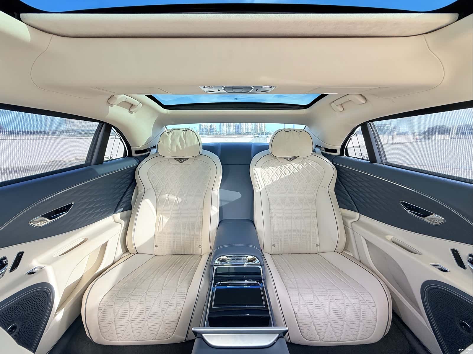 Bentley Flying Spur, 2022 9