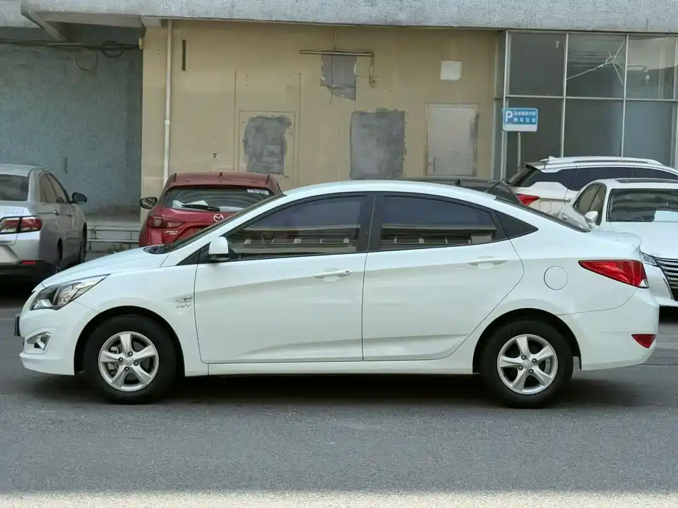 Hyundai Rena