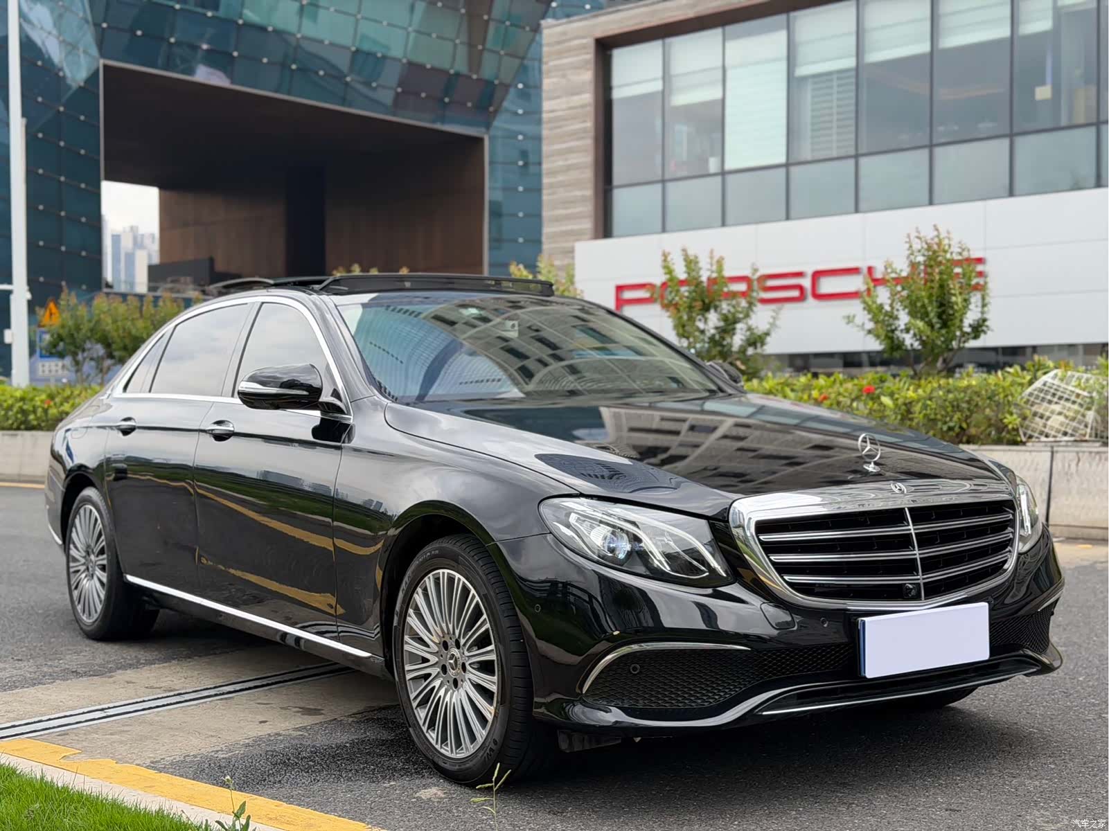 Mercedes-Benz E-Class, 2020 3