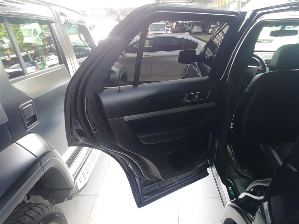 Ford Explorer Ford Explorer