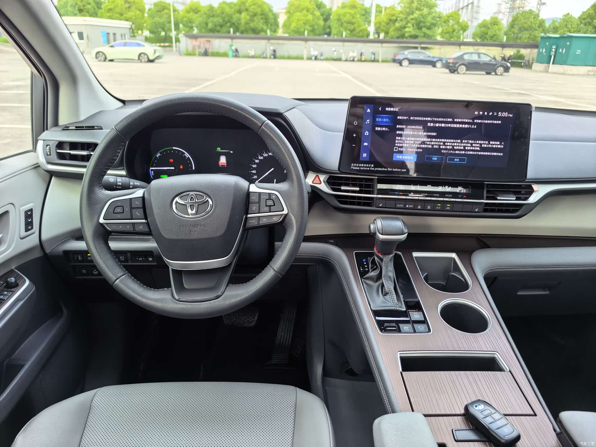 Toyota Granvia, 2024 15