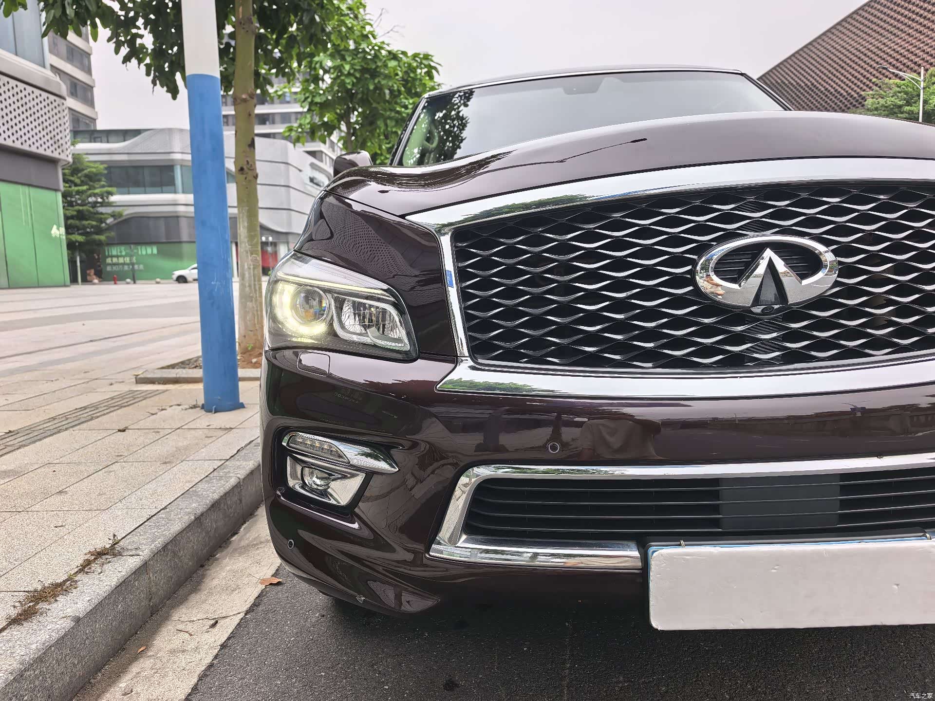 Infiniti QX80, 2016 3