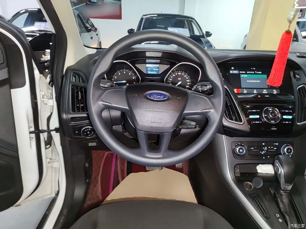 Ford Focus, 2018 11