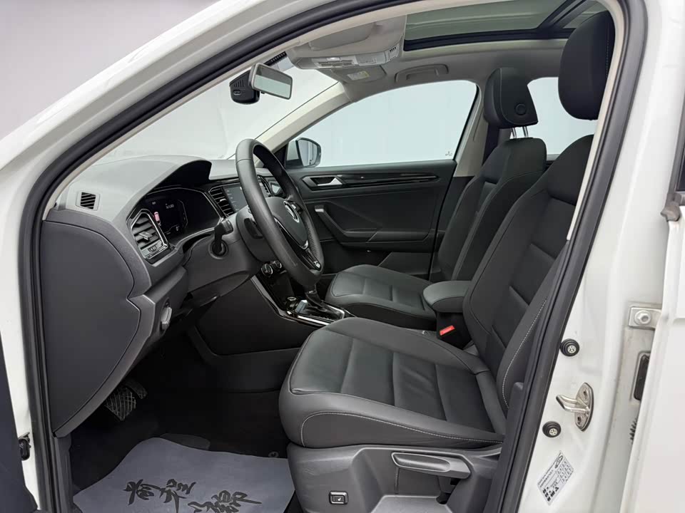 Volkswagen T-ROC exploring Songs