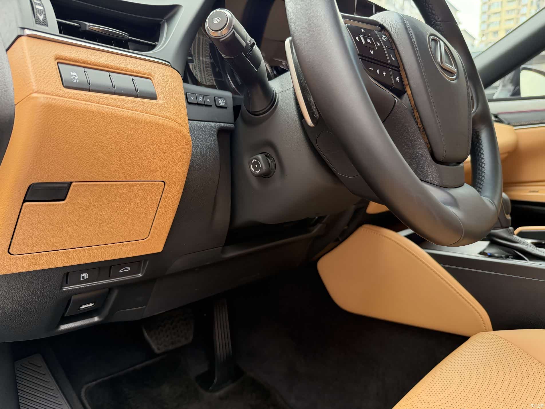 Lexus ES, 2025 14