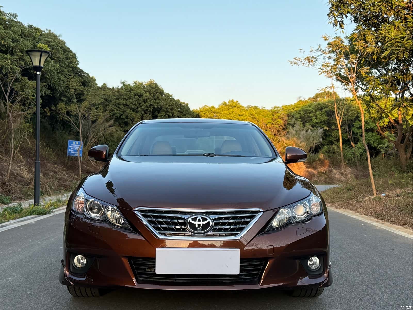 Toyota 2.5V, 2012 2