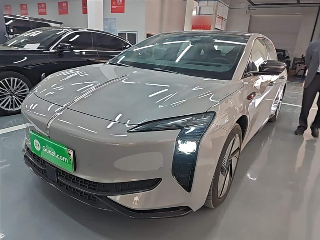 Hongqi EH7