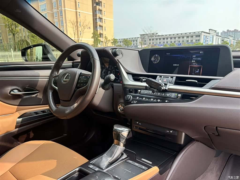 Lexus ES, 2020 15