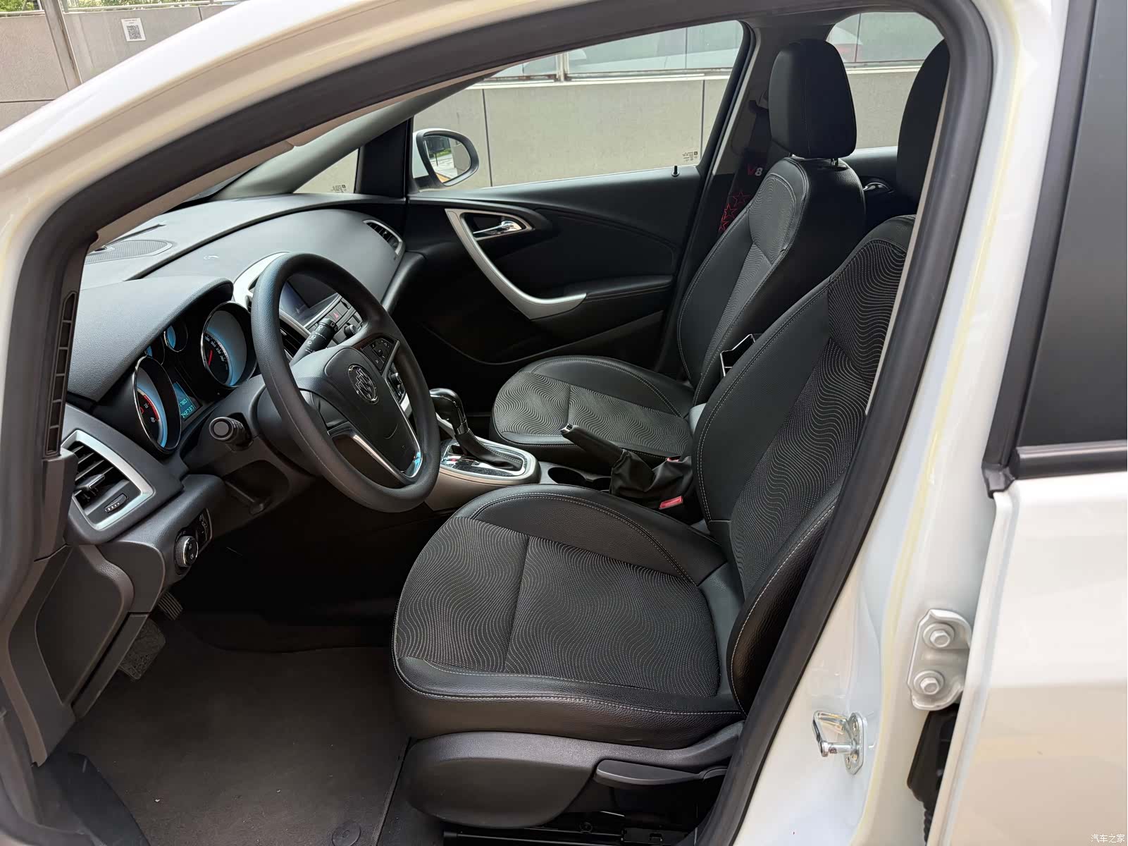 Buick XT, 2012 4