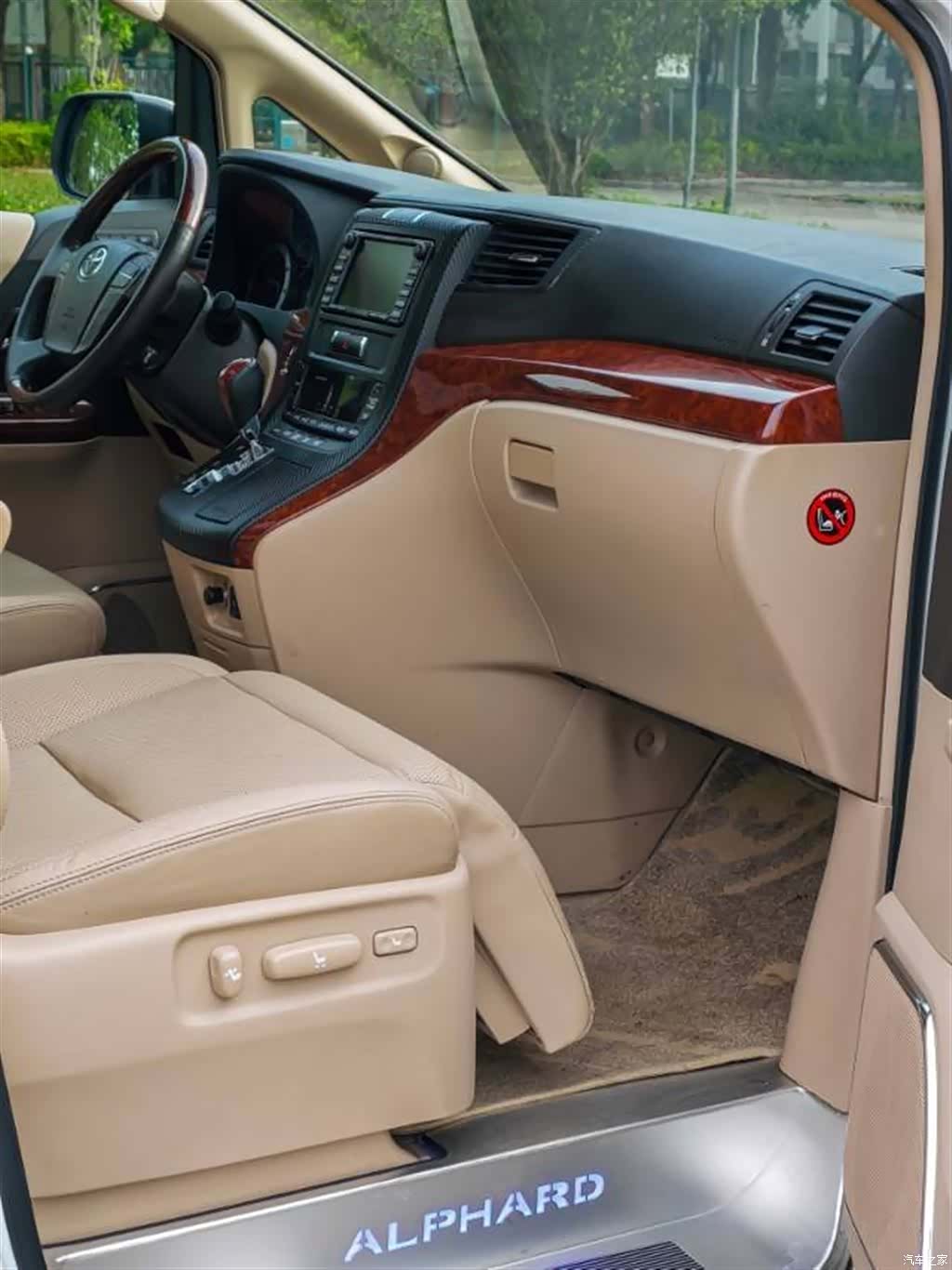 Toyota Alphard, 2010 8