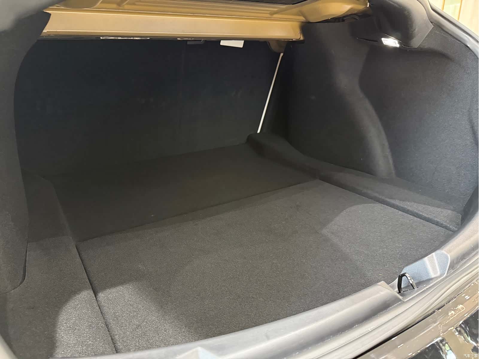 Tesla Model 3, 2019 12