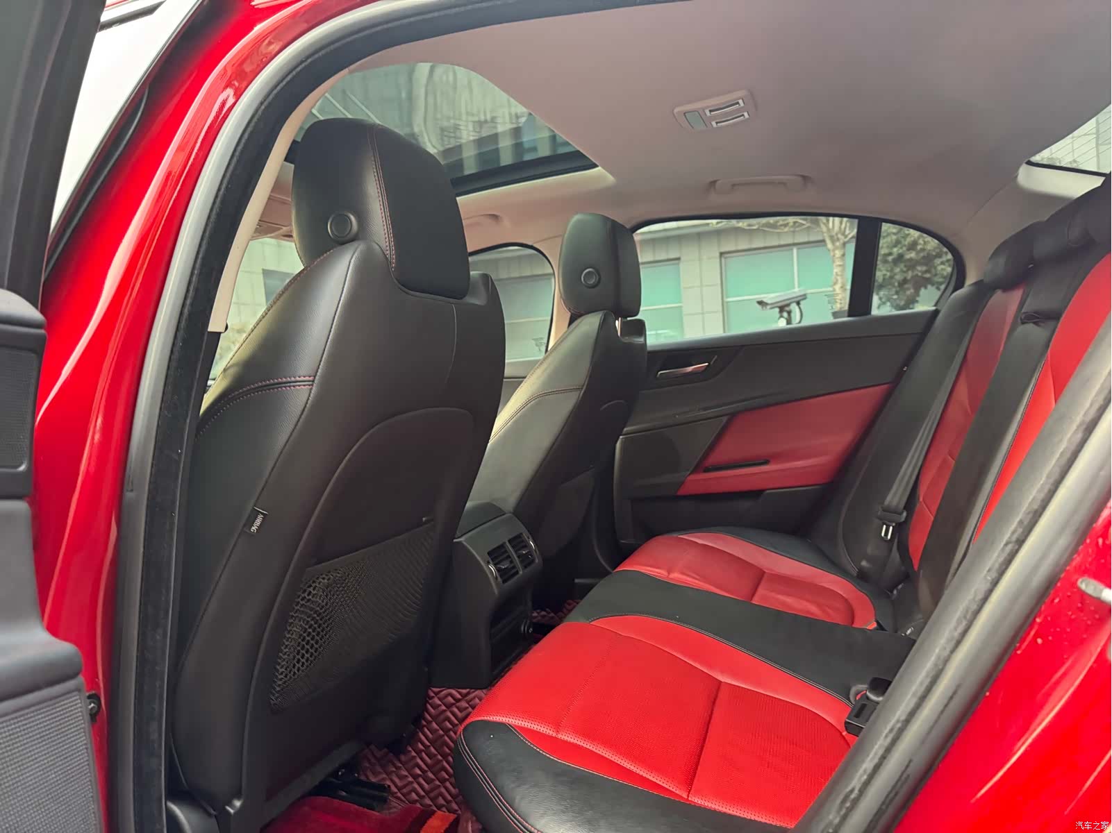 Jaguar XE, 2016 15