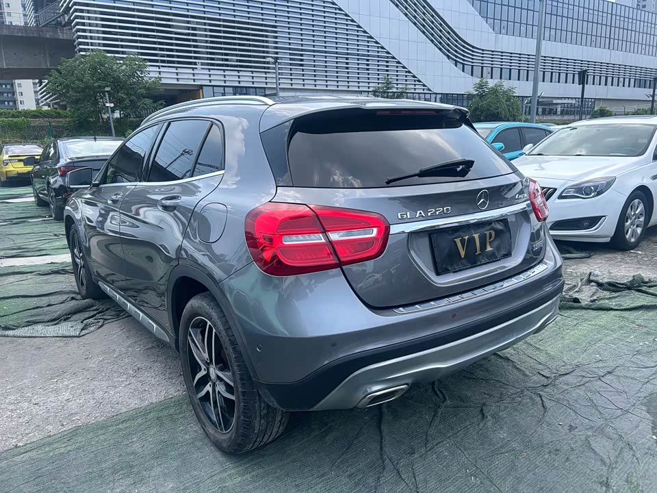 Mercedes-Benz GLA Mercedes-Benz GLA