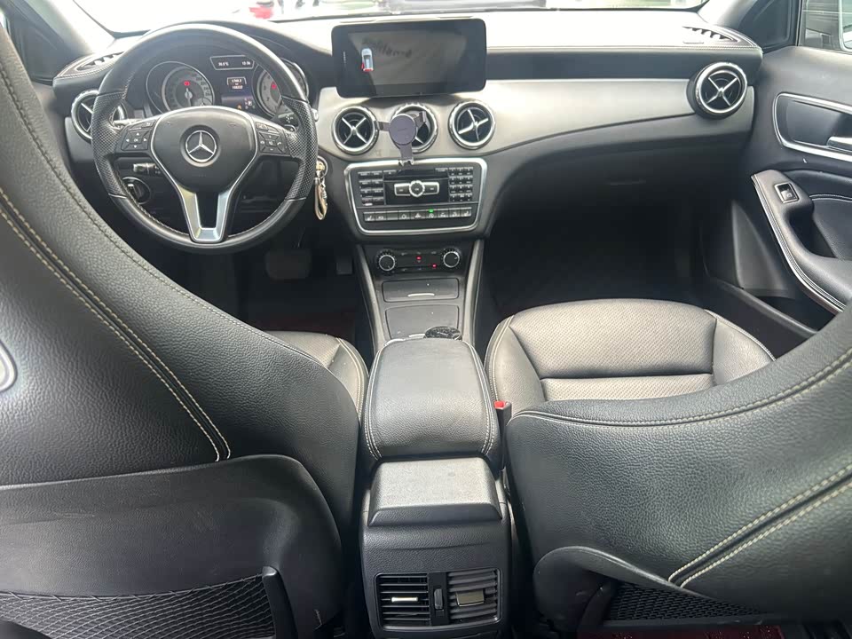 Mercedes-Benz GLA Mercedes-Benz GLA