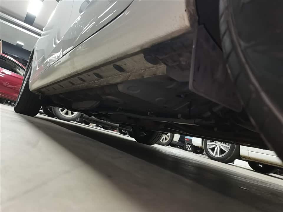 Toyota YARiS L to enjoy