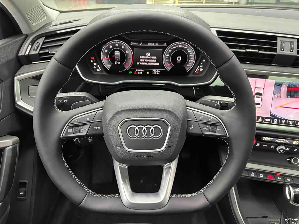 Audi Q3, 2022 3