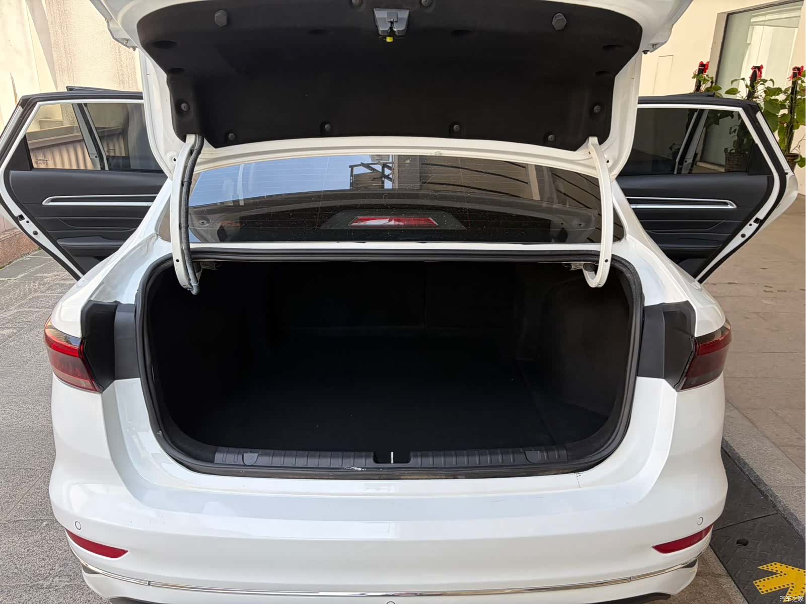 Geely Emgrand, 2022 9
