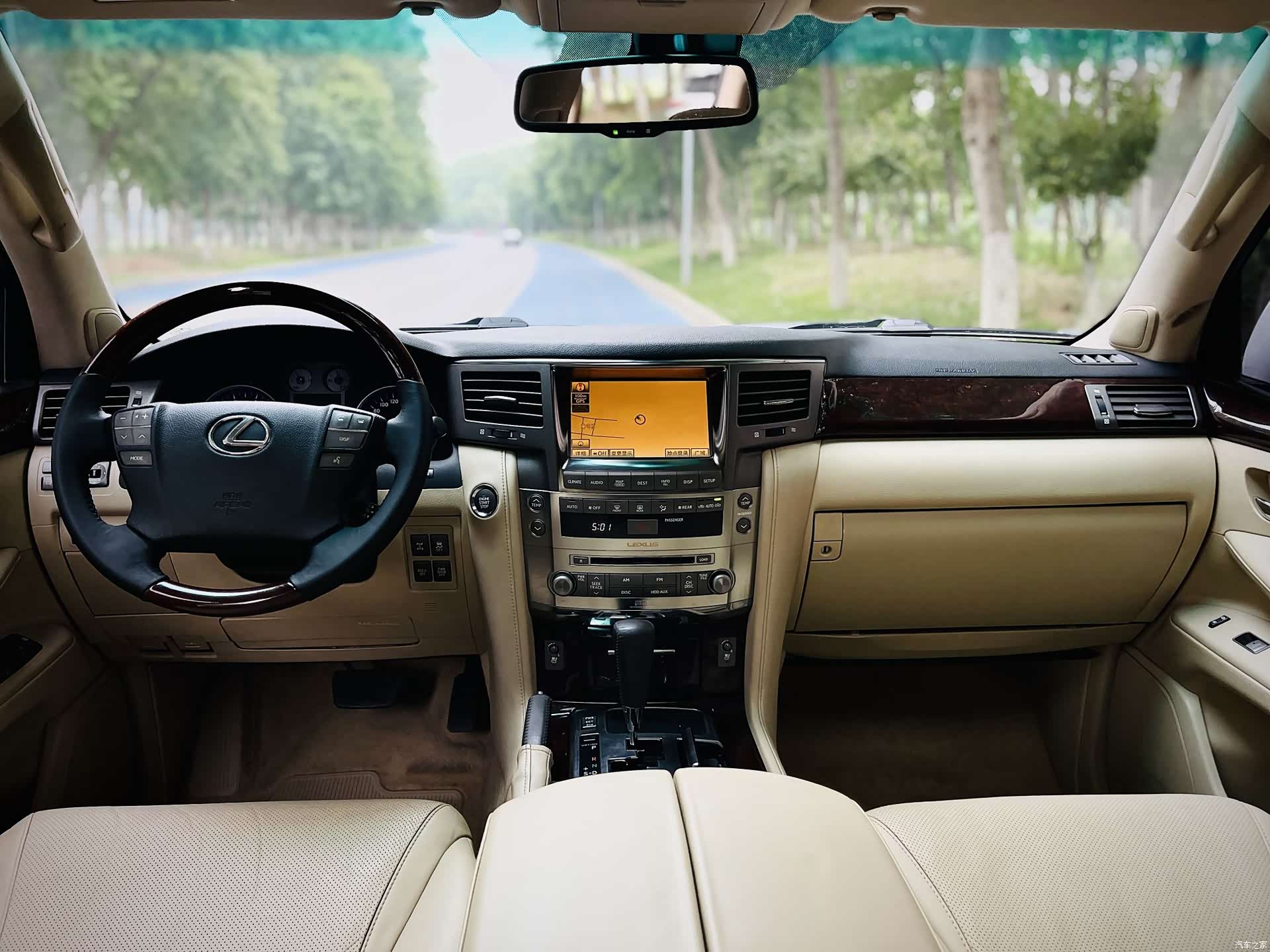 Lexus LX, 2010 8