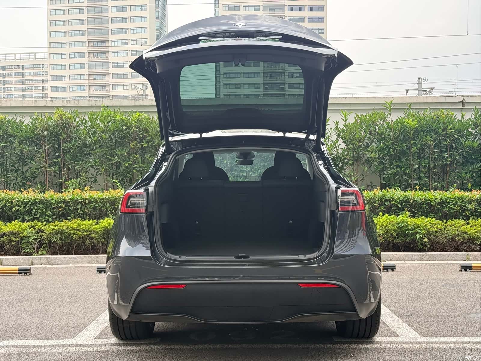 Tesla Model Y, 2024 36