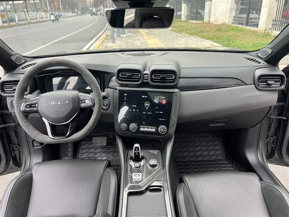 Lynk & Co 03