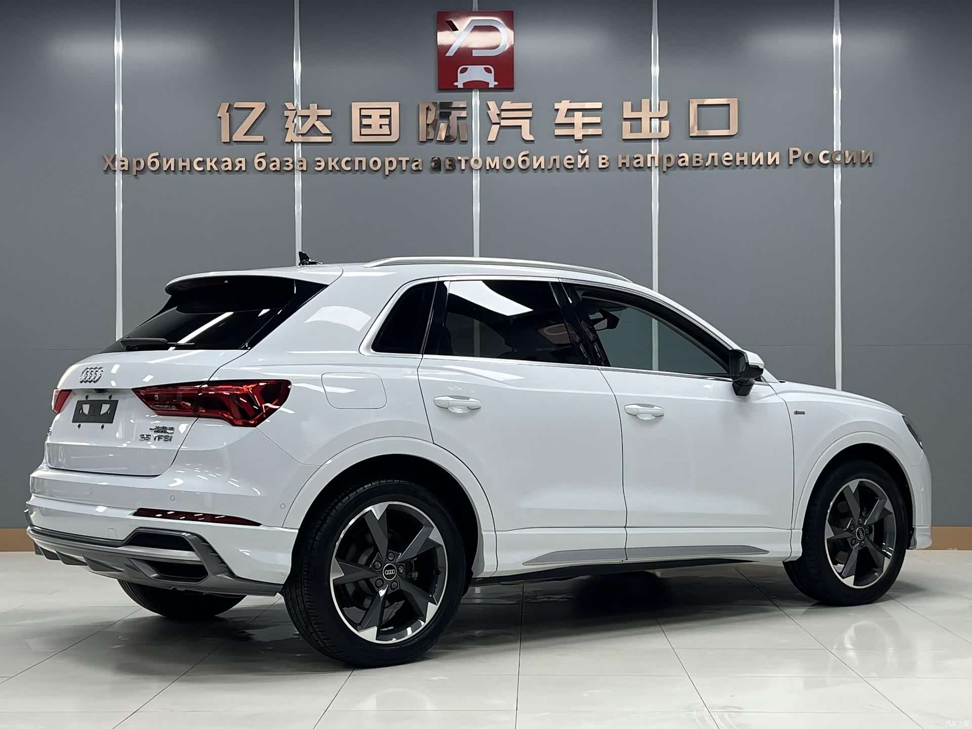 Audi Q3, 2023 4