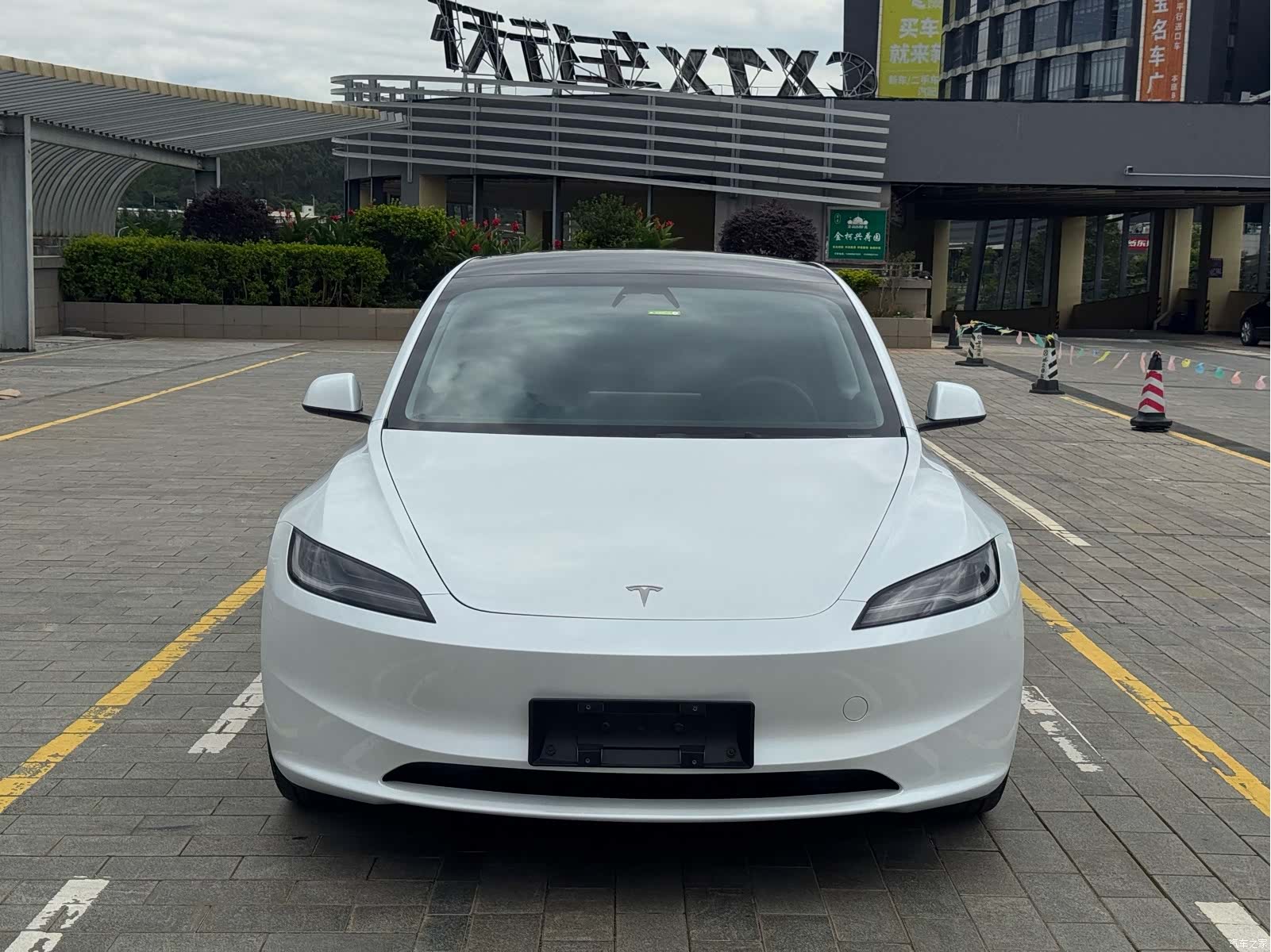 Tesla Model 3, 2025 4