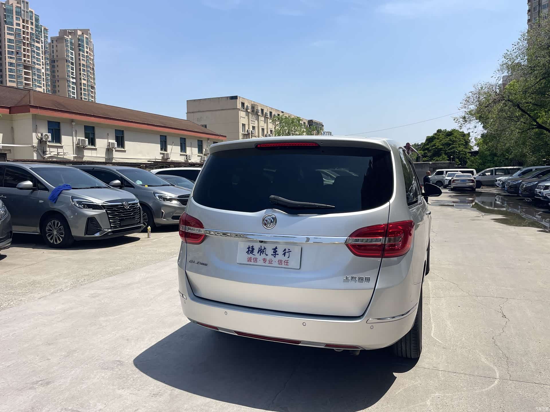 Buick GL8, 2017 6