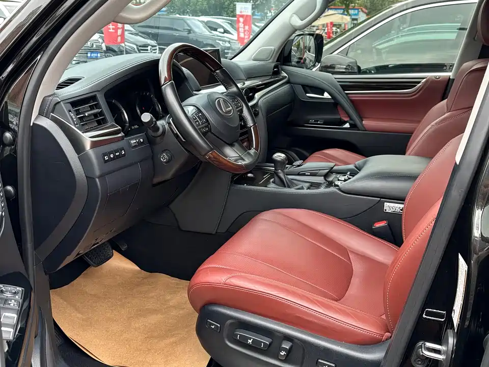 Lexus LX
