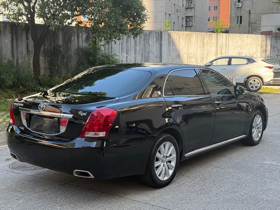 Toyota crown