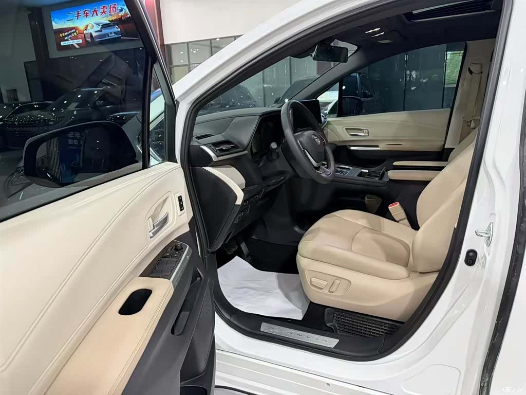 Toyota Granvia, 2024 6