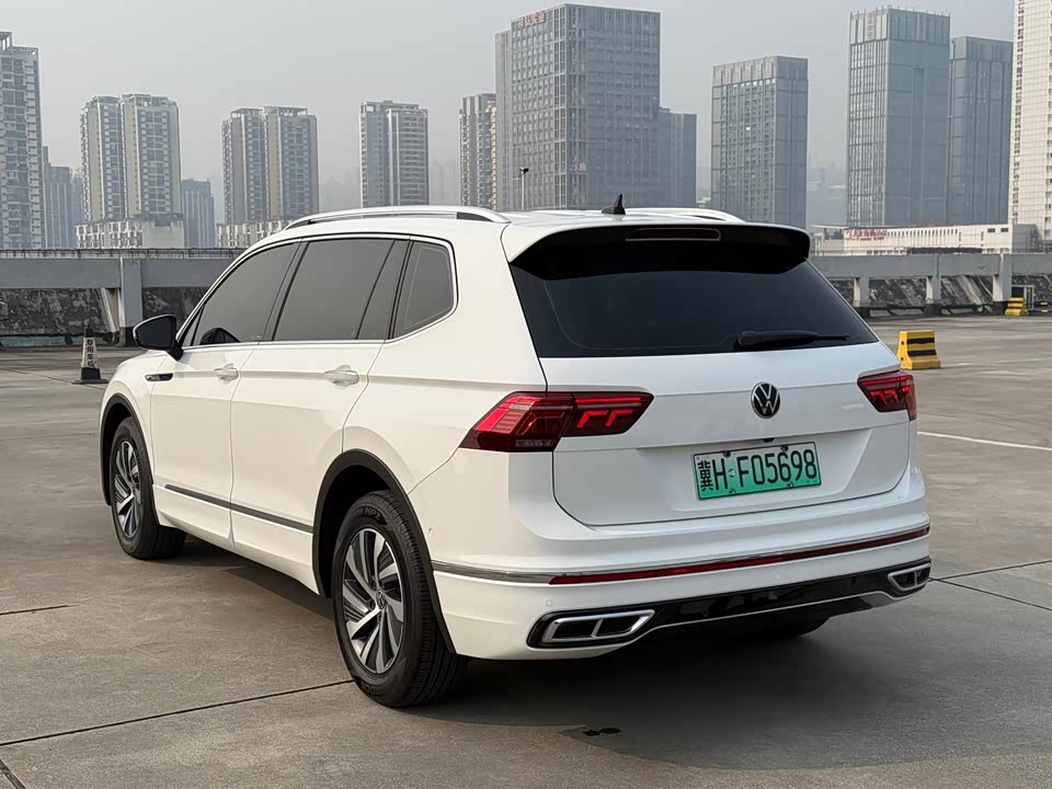 Volkswagen Tiguan L