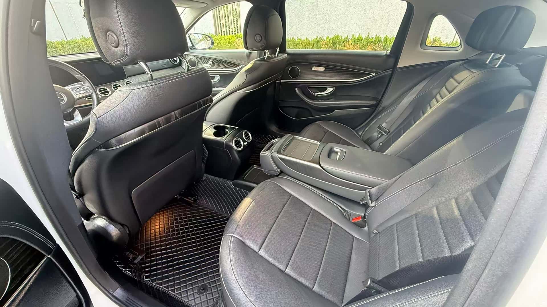 Mercedes-Benz E-Class, 2019 3