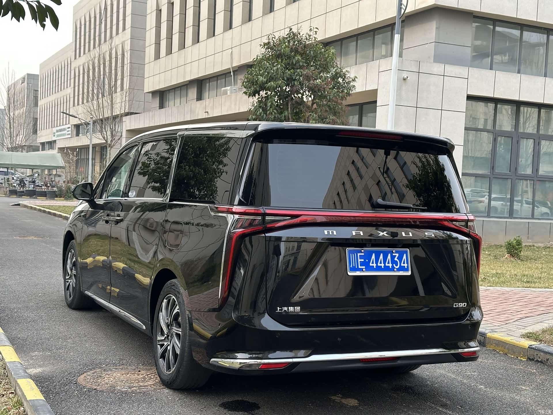 Maxus G90, 2022 6