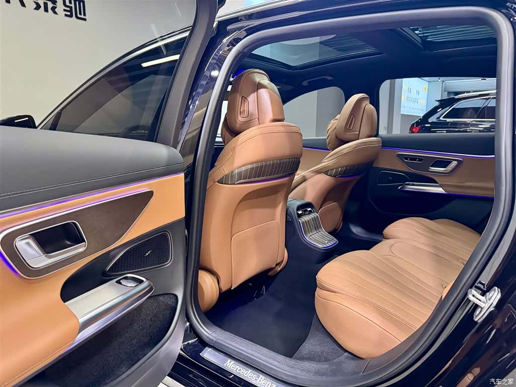 Mercedes-Benz E-Class, 2024 26