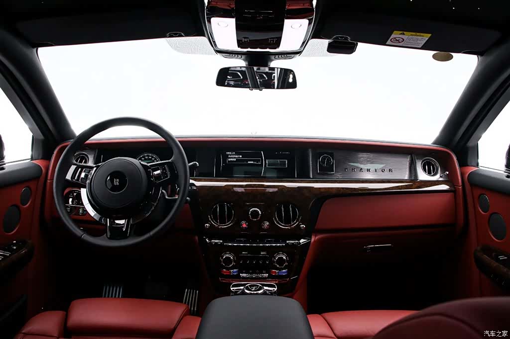 Rolls-Royce Phantom, 2022 все фото
