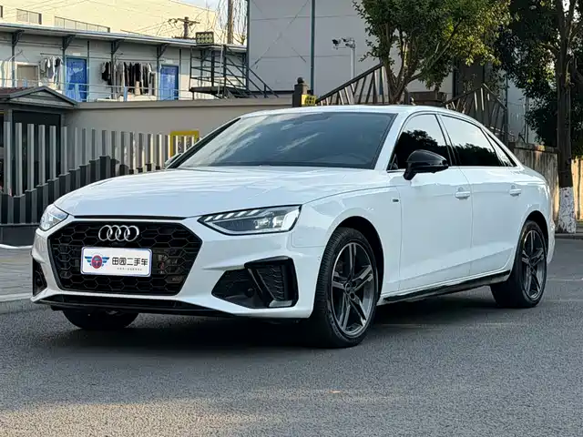Audi A4L 2022 — купить из Китая под заказ