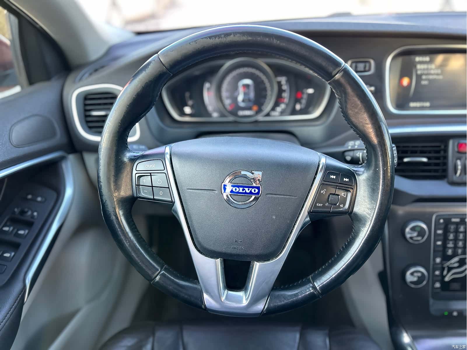 Volvo V40, 2015 30