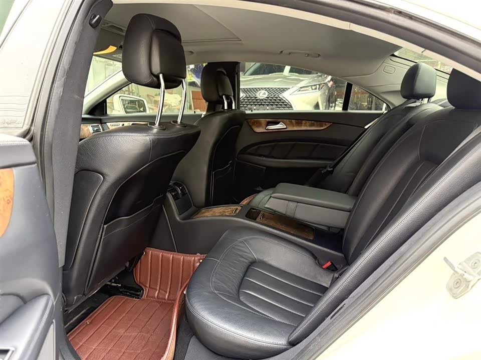 Mercedes-Benz CLS Mercedes-Benz CLS